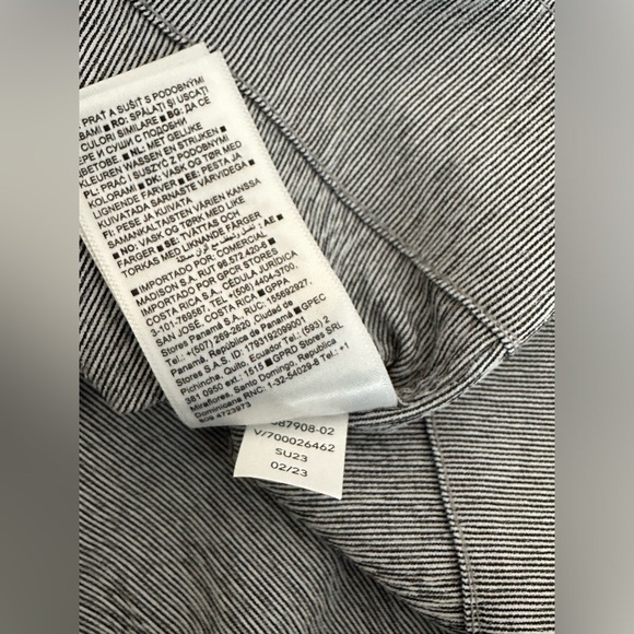 Athleta Silver/Grey Echo Short Sleeve Button Front Shirt Size Medium NWOT - Picture 9 of 10